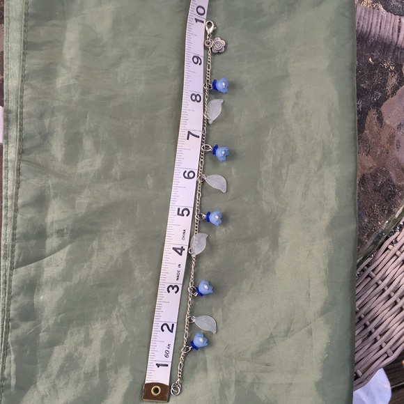 Cute Ankle bracelet w Blue flower and white leaf decor., perfect for summer! - Picture 2 of 4